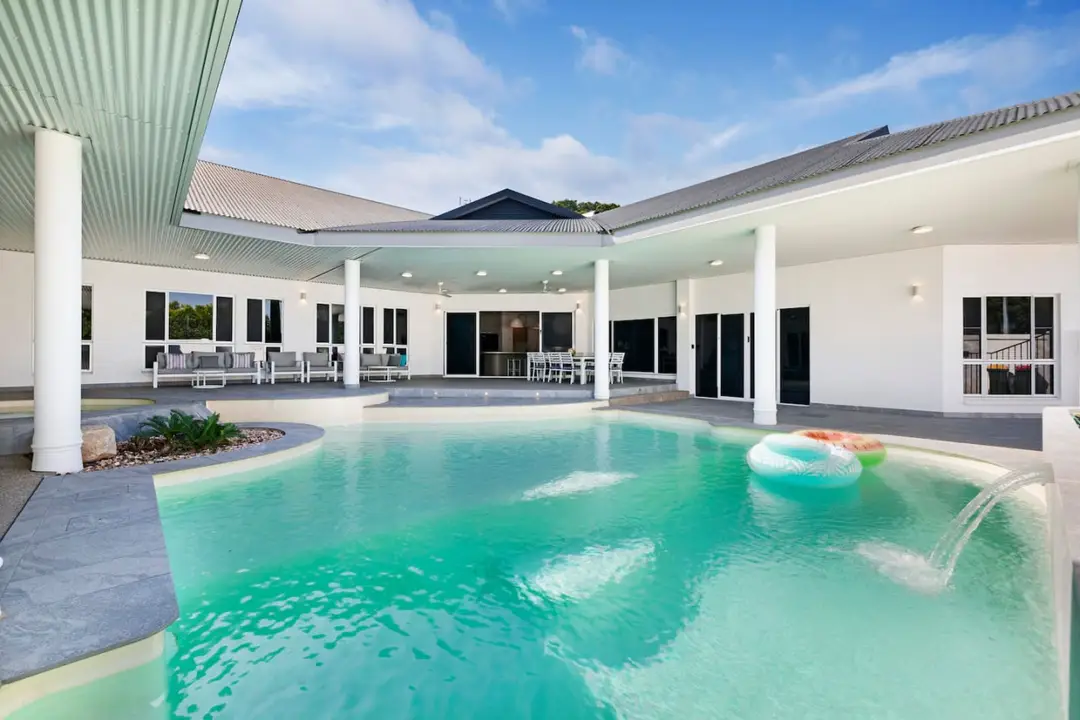 Majestic Manor Stylish Super Home Pool BBQ Lee Point Road